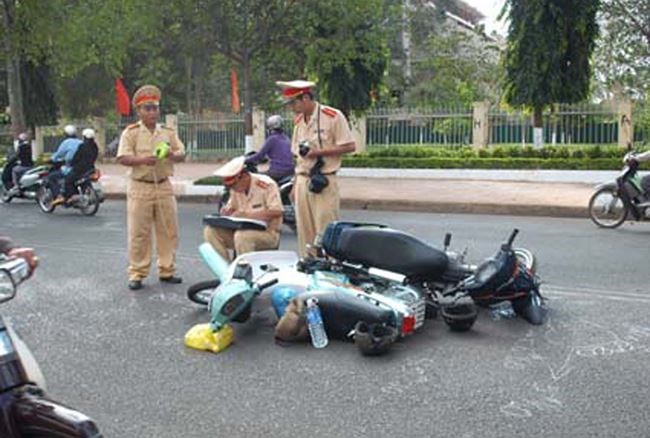 123 người thiệt mạng vì tai nạn giao thông trong 4 ngày nghỉ Tết: Đa số là do người tham gia giao thông lái xe sau khi uống rượu bia, vi phạm tốc độ. (Thời sự đêm 17/02/2018)